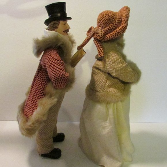 lot of 4 Christmas Caolers family dolls winter decor figures - Picture 7 of 14